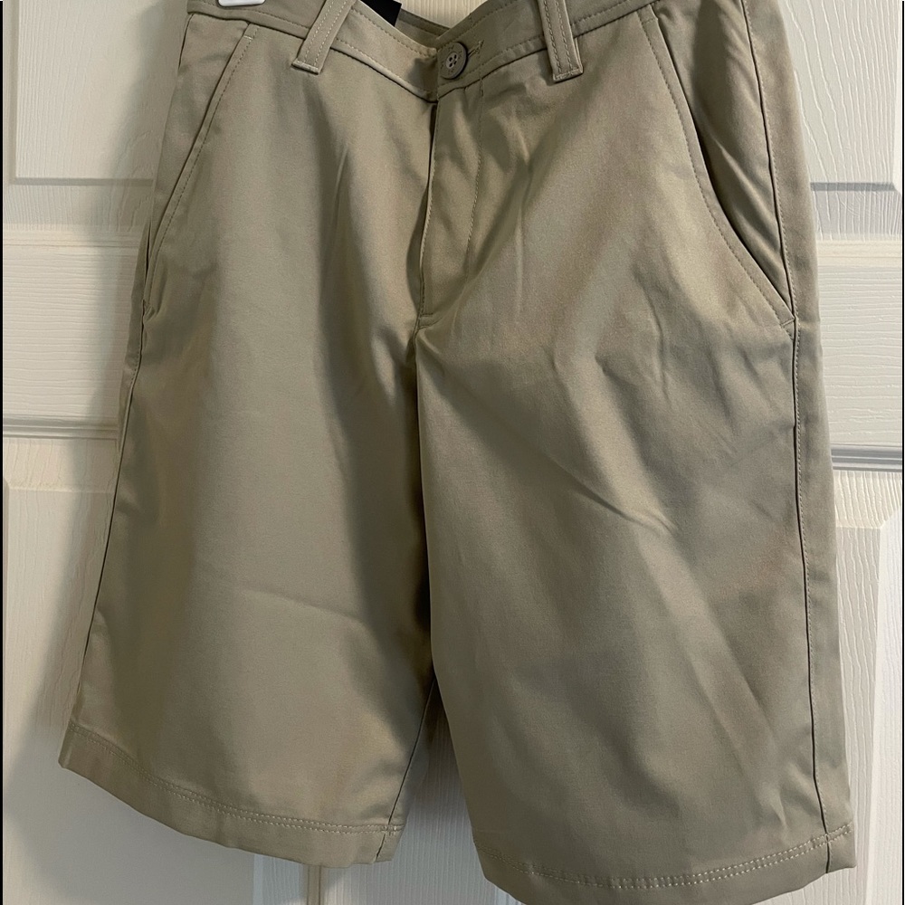 COPY - Under Armour Boys loose fit golf shorts size 14